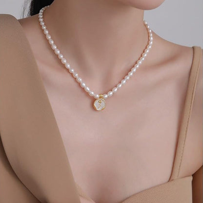 Dollcini Pearl Gyöngy Nyaklánc Virág Medállal – Rózsa vagy Tulipán